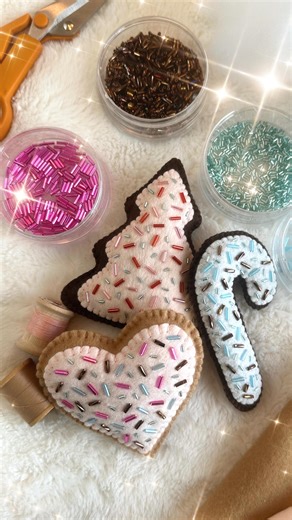 Tanya | Decor, DIY & Thrifting on Instagram: "By popular demand: felt ornament patterns for my DIY felt cookie ornaments! These DIY cookie shaped felt ornaments are fun and easy to sew and you can definitely design your own shapes. But if you’d like to just dive right into making, you can now grab my felt cookie ornament pattern set to print onto stick on stabilizer, freezer paper, or just regular printer paper that you can trace. Instagram limited the length of this tutorial video, but if you w