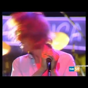 Talk Talk, Salamanca 1986. A fantastic show in a beautiful place. The great Mark Hollis. Huge fun with the band, Paul Webb and Lee Harris, and the amazing Mark Feltham on harmonica. Amazing playing; wonderful. Do watch the full video💥 Sharing the link to the concert below, filmed for Spanish TV. | David Rhodes