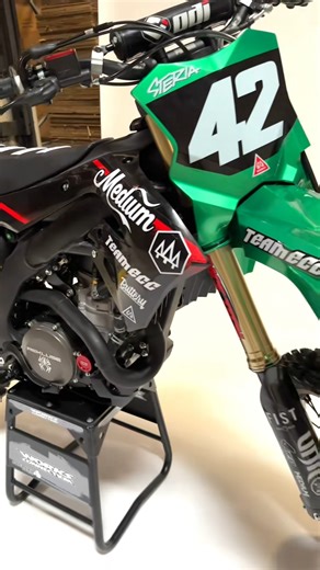 32K views · 1K reactions | How clean did @Eli Steria new Kawi 450 turn out!?  #dirtbike #fypシ #trending #viral | Buttery Films | Facebook