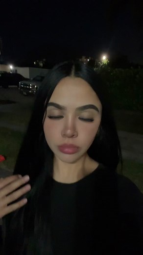 Stylish Latina Models Rocking Jeans | La Zona Modelos