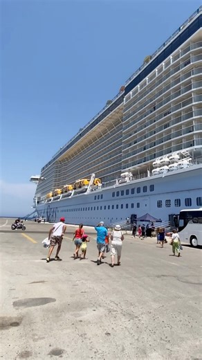 2M views · 8.4K reactions | Passengers late for cruise ship  #RoyalCaribbean #cruiseship #cruisetravel #funny | Cruises Passion | Facebook