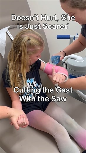 295K views · 2K reactions | Lily finally got her cast removed and the smile on her face said it all. She was so excited to wiggle her fingers and move again. The whole family cheered like it was a championship win. Big family life means every milestone is a celebration. #10kidsin10years #lilycastremoval #familycelebration #bigfamilylife #raisingkids #parentingjoys #lifewithkids #makingmemories #familyfun #joyfulchaos #familylaughs | 10kidsin10years | Facebook