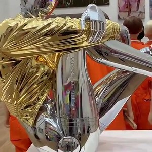 Hajime Sorayama's 'Sexy Robot' sculpture is on display at Takashi Murakami's "MURAKAMIvsMURAKAMI" exhibition at Taikwun Contemporary. 📹: Hajime Sorayama | Highsnobiety