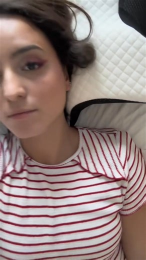 ¿Cansado de despertarte cada mañana con rigidez en el cuello, la espalda o los hombros? Con nuestra almohada ergonómica puedes dejar atrás esas molestias y levantarte sintiéndote fresco y renovado. Diseñada para aliviar la tensión y dar soporte a tu cuerpo en cualquier posición, es el paso hacia noches más reparadoras y días mucho más ligeros. 💤 Compra ahora con descuento >> https://www.mycervicure.com/products/cojin | CerviCure