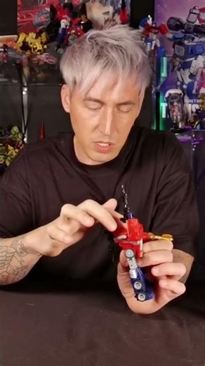 Amazing Optimus Prime Review - Accessories and Details! #missinglink