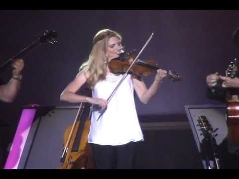 Amber Randall - on tour with Kenny Rogers