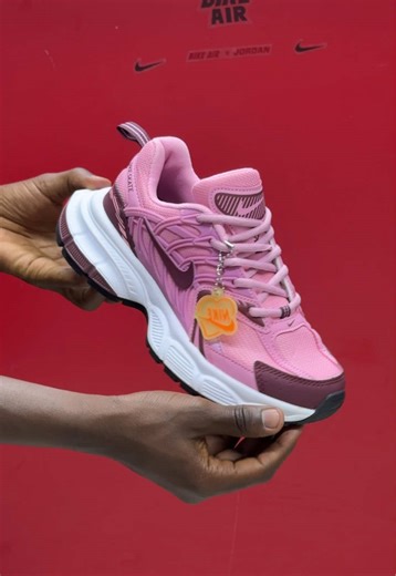 Ladies luxury Nike Sneakers Ksh 3800/= Size 36 to 41 in stock WhatsApp 0798542232 Pay on delivery #ladiesshoes #nikesneakers #shoesforwomen #pinkoutfit