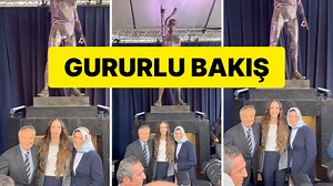 Eda Erdem'in Anne ve Babasıyla Heykelinin Önünde Poz Verirken Gözlerindeki Mutluluk Kalbinizi Isıtacak