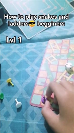 how to play snakes and ladders
