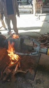 The hardcore scene of removing a coupling! A 20-ton hydraulic puller combined with direct heating using firewood. The coupling was easily removed. | BTMA Mining Machine