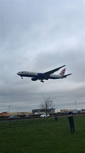 British Airways B777 landing at London Heathrow. #aviation #boeing #britishairways
