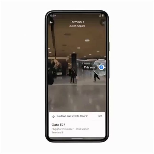 2) Live View  Toca el icono de la cámara para buscar con Live View.  Busca cajeros automáticos cercanos, restaurantes, parques y estaciones de transporte.  Puedes ver sus horarios y valoraciones en segundos. Todo está en un solo lugar.