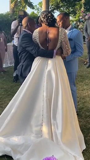 4.3K views · 3.8K reactions | The moment our beautiful bride Kaycia saw her husband to be was everything... @justinalexander #Saraebridal #Bridalstylist #letmestyleyou #bridalstylistinjamaica #bridalfashion #blkbridalbliss #pynkbag #bossladyofbliss #nigerianwedding #weddingdress #weddingplanning #weddingdressdesigner #weddingsinjamaica #weddingguide #convoswithsarae #bridalstylist #bridalmakeup #jamaicanbrides #munaluchibride #thecoordinatedbride | Bliss Bridal Boutique | Facebook