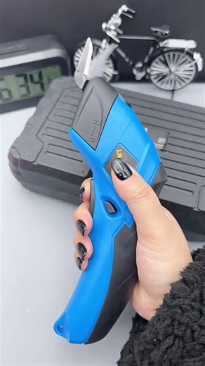 🧵 천 자르기 편해지는 전동 가위! #전동가위리뷰 #천자르기 #바느질도구 #DIY리뷰 #공예용품 #생활용품 #작업도구