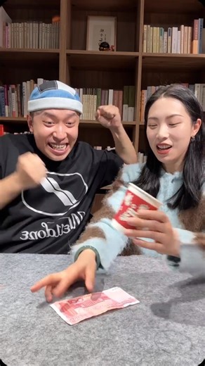 大眼東 on Instagram: "张东一共挣了多少钱#情侣"