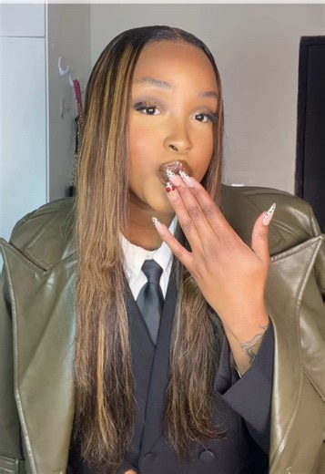 Today’s outfit 🖤🤍💚 #sesonavideos #corporatebaddies