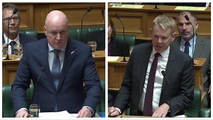 Hipkins presses Luxon over chaotic school lunch programme