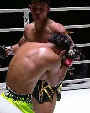FIERY 🔥 Can Songchainoi defeat Numsurin in their rematch at ONE Friday Fights 160?