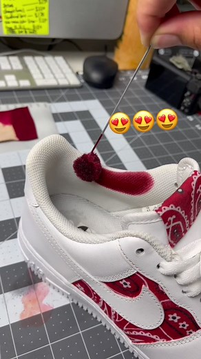 Sooo soothing 😍😍😍 #asmr #soothing #custom #customsneakers #diy #tutorial #howto #viral #fyp #trending #nike