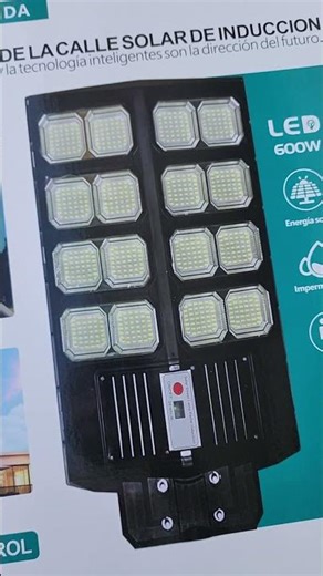 Lámpara solar con sensor de movimiento.