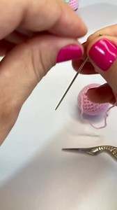 334K views · 14K reactions | Aprendemos a hacer un Bolita Amigurumi ‍♀️Para quienes inician o quieren comenzar a tejer y necesitan un paso a paso más lento visita mi canal殺  https://youtu.be/p3M_3XxAbh0?si=dM7nDsVJ26J7zItf #amigurumi #crochet #tutorialamigurumi #pasoapaso #handmade #amigurumilove amigurumis #crochetadditt | Bonito Día Crochet | Facebook