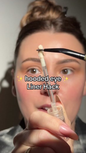 Hooded Eye Liner Hack: Easy & Effortless