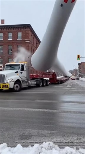Wind Turbine Blade Takes Out Traffic