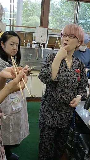 胡麻おかべ（御壁/とうふ）を作る会は、偶数月最終水曜日15時から 皮を剥いた生胡麻をひたすら擦り続ける御修行飯の代表です！ 白い胡麻豆腐は他にはあまり見かけないかも 香夏 #葛 #生胡麻 #磨き胡麻