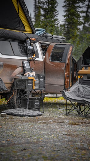 Setting up for the 🌙night. In the beginning, it took me forever to set up my new ride for the night. I was still figuring out the trunk layout, and let’s be honest—nothing felt intuitive yet. I actually 😫hated it. Back in Gisela, all I had to do was place a little step in front of the side door. But things have changed. I’ve got a rhythm now. Depending on the weather and how long I’m staying, I’ve developed my own routine. This video shows my setup for good weather, staying 1–2 nights, and doi