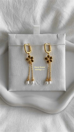 So cute! #enroute #jewelry #earrings #flowerearrings #classy | flower earrings
