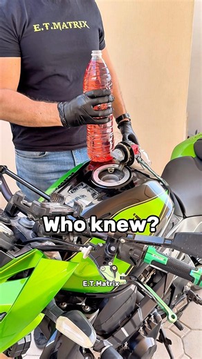 DIY motorcycle fuel pouring hack