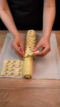 A 5-minute dessert! Just puff pastry and apples.