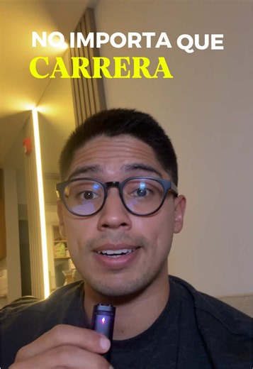 No importa qué estudiaste. Hoy con IA puedes hacer mucho más de lo que tu carrera te enseñó. Contraté marketeros para roles de data e ingenieros para content — porque sabían resolver, no por su título. ¿Tu límite es tu carrera o tu cabeza? #carreraprofesional #carreracorporativa #iaeneltrabajo #empleabilidad #trabajoperu