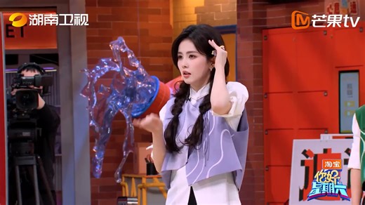 When the duo dance music hits, #BaiLu jumps perfectly, and #WangXingyue gets into the rhythm with smooth moves. Their arm wave and twirl in the battle are fire! ➡️ https://d.mgtv.com/zb-MFe | MangoTV