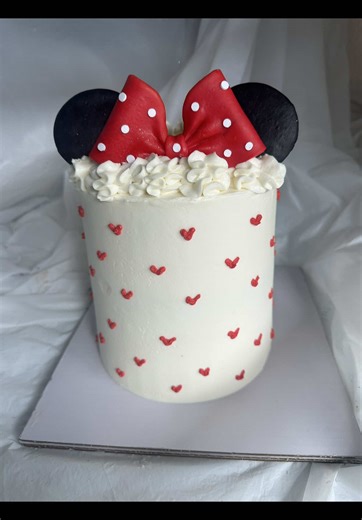 #minniemouse #minniemousecake #customcakes