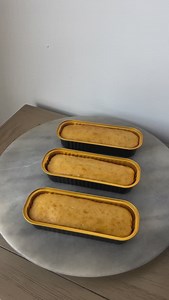 Look at these beauties by @ennahs.cakes These bake ‘n serve containers with lids are perfect for baking, serving, and keeping it all hygienic. Shop exclusively from: 🌐 Our website: ebakeonline.com 📱 Instagram: @ebake.in 💬 WhatsApp: 91 7736597438 P.S. Be sure to check out our express delivery options and enjoy same-day dispatch on orders placed before 11 am on working days. Cake decorating, Mini Cake, Pastry, Dessert table, Cake hamper, Christmas hamper, Birthday cake, Anniversary cake, Pastry