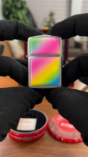 Zippo Vitrin on Instagram: "1990’lı yıllara ait Spectrum / Rainbow serisi epoksi kaplama tasarımıyla dikkat çeken özel bir model. Ön ve arka yüzeydeki renk geçişleri boya değil, epoksi uygulamadır ve her parçada renk dağılımı kendine özgüdür. Fırçalı krom çerçevesiyle dönemin karakteristik Zippo çizgisini yansıtır. Koleksiyonluk ve vitrinlik bir parçadır. Beğendiğiniz çakmağa talip olabilirsiniz. #zippovitrin #zippo #zipcollector #zippo1994 #reklamdeğildir"