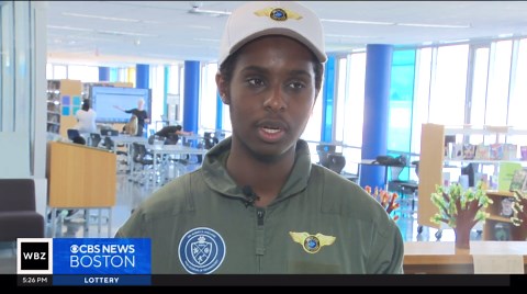 Aspiring teenage pilot surprised with at-home flight simulator