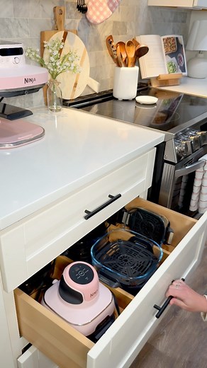 2.2M views · 23K reactions | Kitchen drawer & cabinet organization ✨ #organization #organizedhome #kitchenorganization #organized | Kellie Atkinson | Facebook