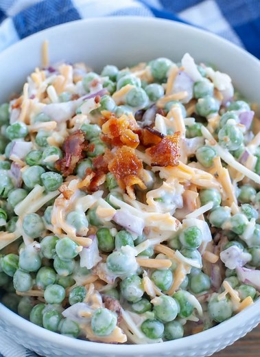 Pea Salad #peasalad #classicpeasalad #peas #potluck #holidayrecipes #EasySideDish | Foodlovinfamily
