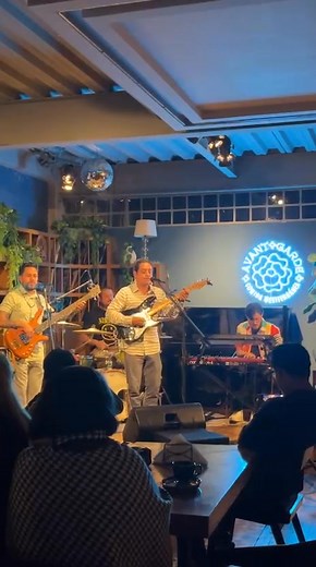 45K views · 651 reactions | ¡Los fundadores de Los Aguas Aguas vuelven a los escenarios! Easy & Tropical Machine es la nueva banda con la que se presentaron la noche de este jueves 20 de noviembre en la ciudad de Xalapa, Veracruz. La banda musical xalapeña anunció su reunificación tras un periodo de un año de “lamer heridas” y resolver los conflictos internos que provocaron su separación. | e-consulta Veracruz | Facebook