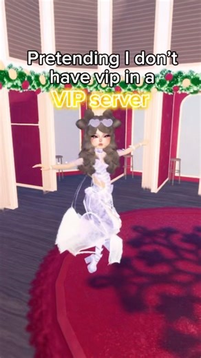 Pretending I don’t have vip in a vip server… #dti #dresstoimpress #shorts #vip #funny