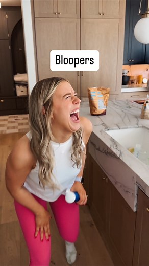 775K views · 2.6K reactions | Some bloops/ psychotic laughs for your Wednesday 﫶 #bloopers #utahmom #influencer #karen #crunchy #crunchymom | Jane Insane | Facebook