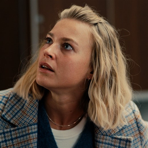 Der Moment, in dem du begreifst, dass hier was nicht stimmt. Exterritorial, jetzt ansehen. | Netflix