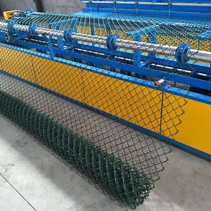 [Hot Item] Rust-Resistant Chain Link Fence with Barbed Wire Top for Coastal Areas