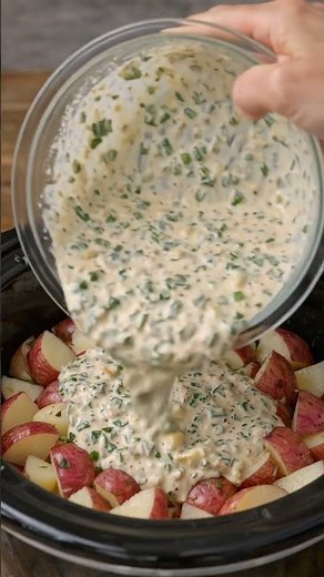 🥔✨ Creamy Herb Red Potatoes (Slow Cooker)