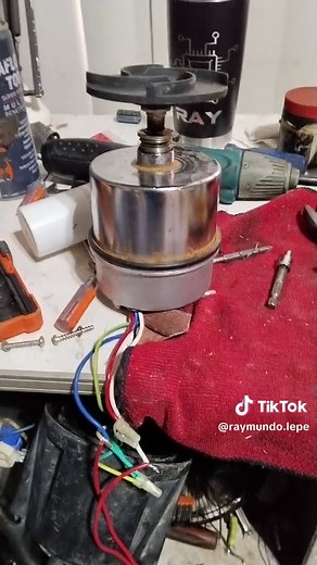 Cómo reparar una bomba sumergible Truper