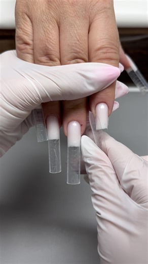 LINK TO LESSONS IN THE PROFILE HEADER 🚀 Online lessons «UPPER FORM TECHNIQUE» with English subtitles. 15 instructional video lessons🔥 This isn’t a quick show on how to apply a form. This is a deep, practical system based on real-life work with clients. In the lessons, I demonstrate in detail: ✔ how to select upper forms for different nail plates ✔ how to work with arched nails, ramps, asymmetries, and «gnawing» nails ✔ how to properly apply gel for a clean impression and minimal filing ✔ how t