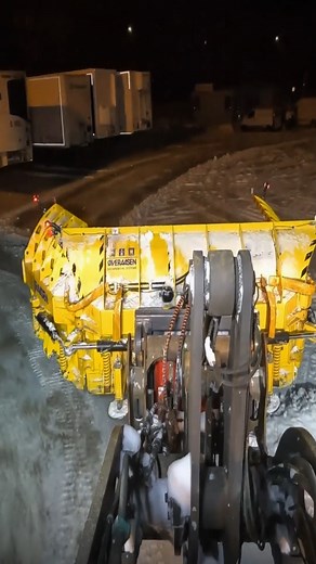 86K views · 505 reactions | Nobody Plows Wet Snow Like This! | Snow Plowing #WheelLoader #plowingsnow #snowremoval #snowblizzaer #ClearingSnow #TokvamUT490 #VolvoL90H #Metalpless | Super Dozer | Facebook