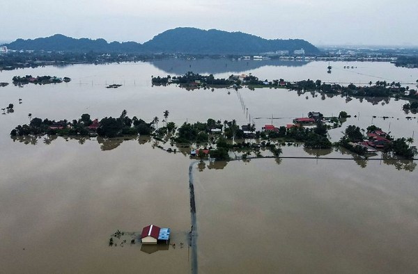 More than 1,100 killed as deadly storms cause flooding and landslides across Asia